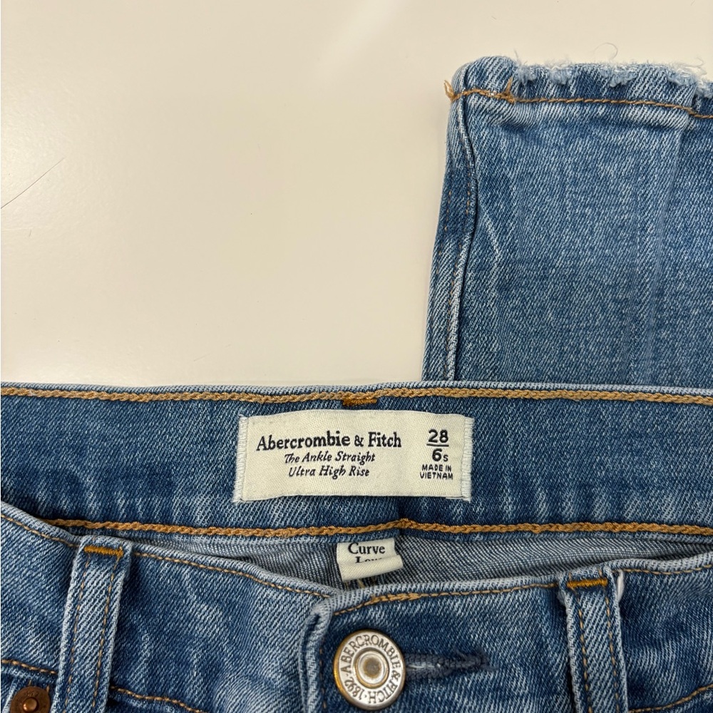 Abercrombie & Fitch Women's Ankle Straight Jeans 6s CURVE LOVE